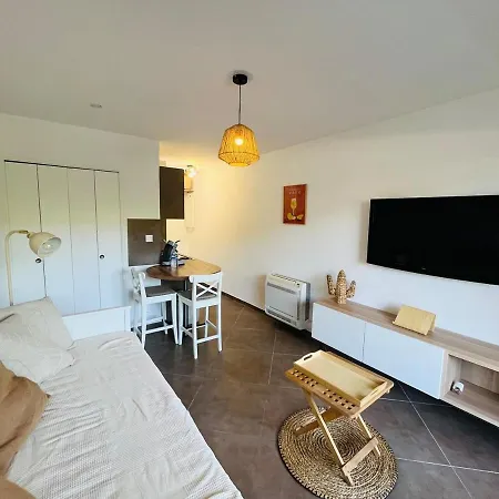Cozy Proche De La *